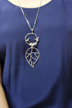 Load image into Gallery viewer, Contemporary Necklace - Silver Tone Pendant: Metal chain (Product ref: N082)