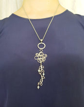 Load image into Gallery viewer, Contemporary Necklace - Silver Tone Pendant: Metal chain (Product ref: N103)
