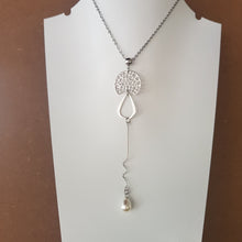 Load image into Gallery viewer, Contemporary Necklace - Silver Tone Pendant: Metal chain (Product ref: N106)