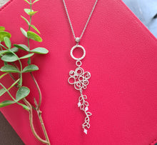 Load image into Gallery viewer, Contemporary Necklace - Silver Tone Pendant: Metal chain (Product ref: N103)