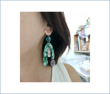 Load image into Gallery viewer, Asymmetrical Earrings - Resin / Acetate (Product ref: E040)
