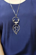 Load image into Gallery viewer, Contemporary Necklace - Silver Tone Pendant: Metal chain (Product ref: N082)
