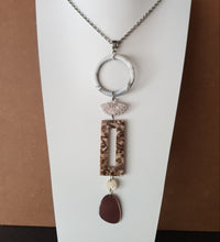 Load image into Gallery viewer, Contemporary Necklace - Resin / Acetate Pendant: Metal chain  (Product ref: N102)
