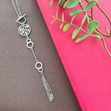 Load image into Gallery viewer, Contemporary Necklace - Silver Tone Pendant: Metal chain (Product ref: N256-Scr)
