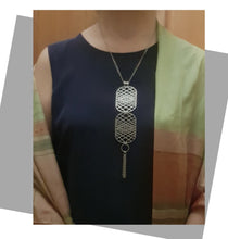 Load image into Gallery viewer, Contemporary Necklace - Silver Tone Pendant: Metal chain (Product ref: N290-Scr)
