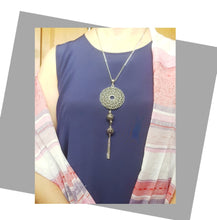 Load image into Gallery viewer, Contemporary Necklace - Silver Tone Pendant: Metal chain (Product ref: N293)
