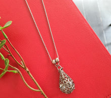 Load image into Gallery viewer, Contemporary Necklace - Silver Tone Pendant: Metal chain (Product ref: N295-S)
