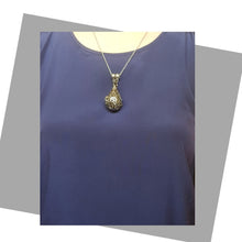 Load image into Gallery viewer, Contemporary Necklace - Silver Tone Pendant: Metal chain (Product ref: N295-S)
