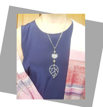 Load image into Gallery viewer, Contemporary Necklace - Silver Tone Pendant: Metal chain (Product ref: N298)
