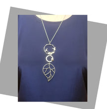 Load image into Gallery viewer, Contemporary Necklace - Silver Tone Pendant: Metal chain (Product ref: N299)
