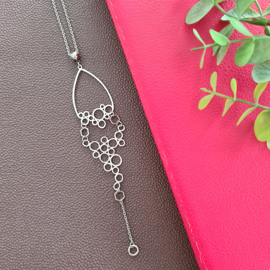 Contemporary Necklace - Silver Tone Pendant: Metal chain (Product ref: N300)