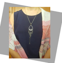 Load image into Gallery viewer, Contemporary Necklace - Silver Tone Pendant: Metal chain (Product ref: N300)
