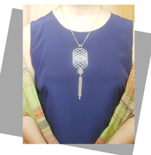 Load image into Gallery viewer, Contemporary Necklace - Silver Tone Pendant: Metal chain (Product ref: N302-Scr)
