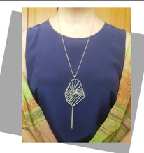 Load image into Gallery viewer, Contemporary Necklace - Silver Tone Pendant: Metal chain (Product ref: N303)
