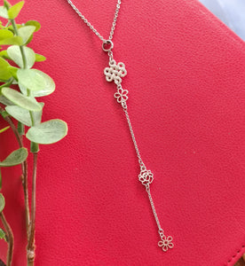 Contemporary Necklace - Silver Tone Pendant: Metal chain (Product ref: N304-S)