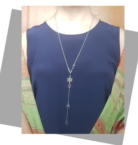 Contemporary Necklace - Silver Tone Pendant: Metal chain (Product ref: N304-S)