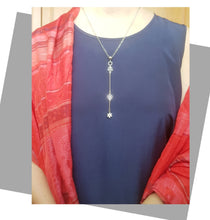 Load image into Gallery viewer, Contemporary Necklace - Silver Tone Pendant: Metal chain (Product ref: N307Scr)
