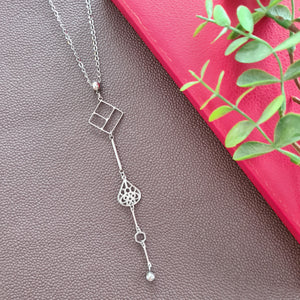 Contemporary Necklace - Silver Tone Pendant: Metal chain (Product ref: N308Scr)