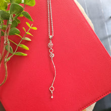 Load image into Gallery viewer, Contemporary Necklace - Silver Tone Pendant: Metal chain (Product ref: N314)
