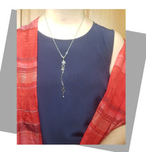 Load image into Gallery viewer, Contemporary Necklace - Silver Tone Pendant: Metal chain (Product ref: N314)
