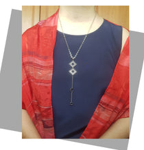 Load image into Gallery viewer, Contemporary Necklace - Silver Tone Pendant: Metal chain (Product ref: N315)
