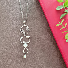 Load image into Gallery viewer, Contemporary Necklace - Silver Tone Pendant: Metal chain (Product ref: N316)
